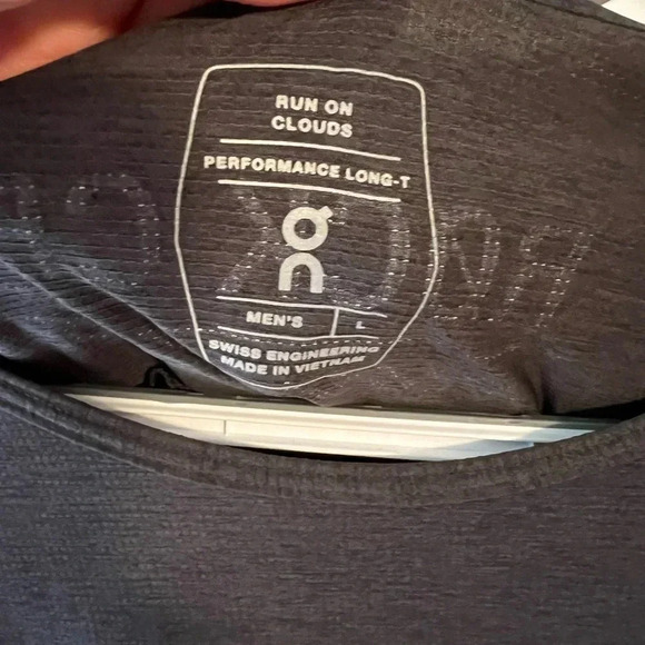 Run On Mens Activewear Athletic T-Shirt Black NWT Large Run On Clouds - Picture 5 of 8